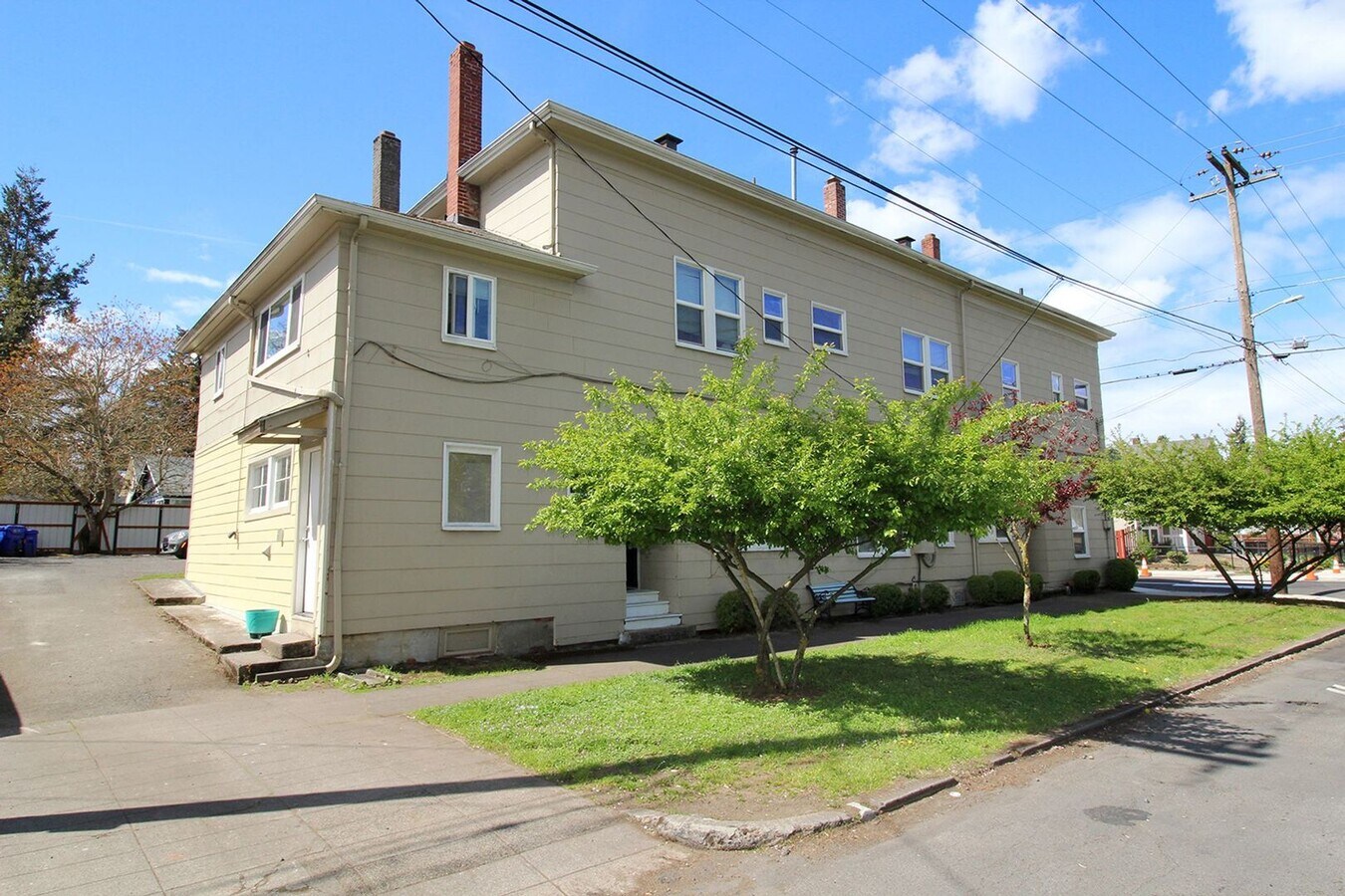 Photo - 7630 SE Woodstock Blvd Apartment Unit 06