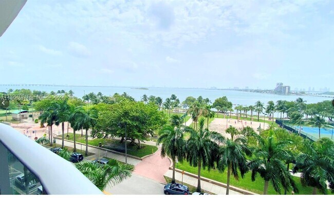 Photo - 488 NE 18th St Unidad 502