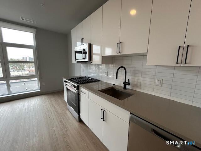 Building Photo - 711 Summer St