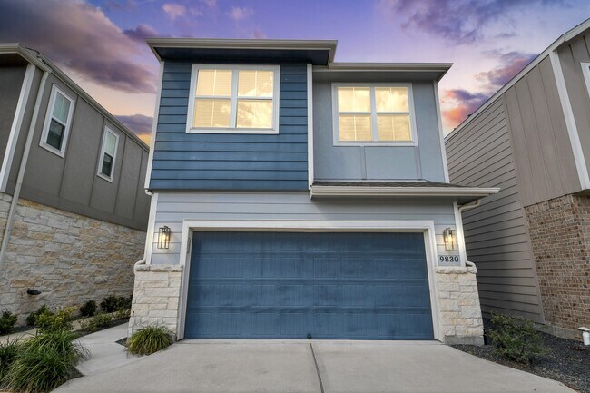 Building Photo - 9830 Magnolia Village Ln