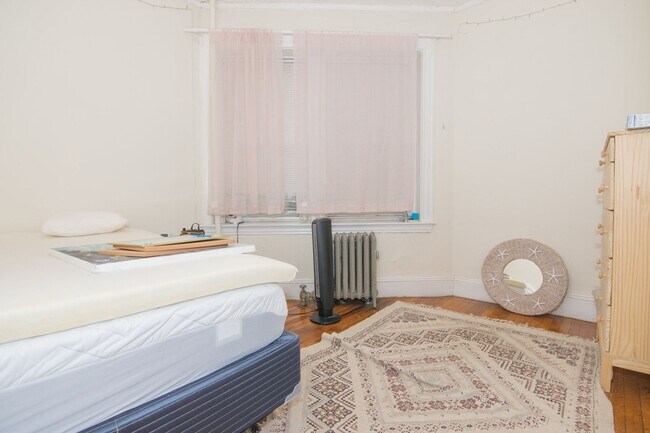 Photo - 4 BED RIGHT ACROSS FROM B.U. AVAILABLE 9/1