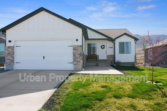 Building Photo - 4082 N Poplar Dr