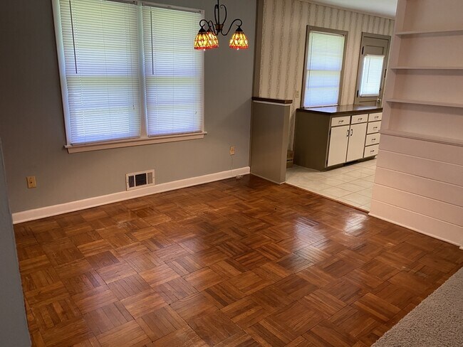 Photo - 2118 Carlton Way