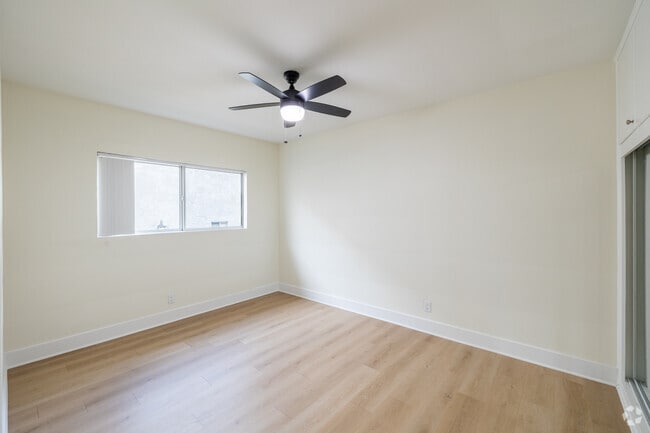 2BR, 1BA - 900SF - Bedroom