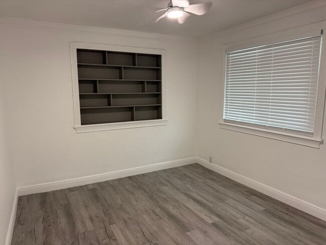 Photo - Charming 4-Bed Home with Bonus Room in Tampa! Landscaping/Utilities Included. Available Now!!