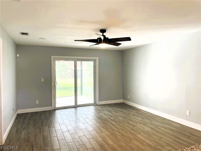 Photo - 638 SE 13th Ave