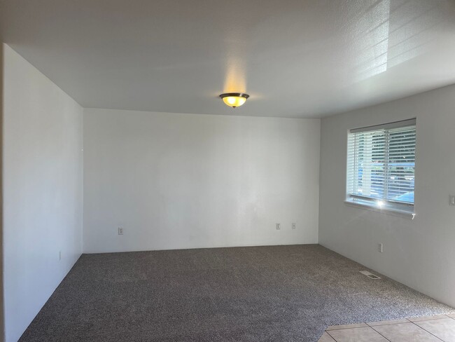 Photo - Nice 3 Bedroom 2 Bathroom Downstairs Apart...