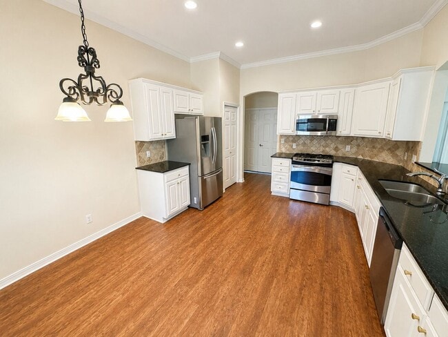 Photo - 297 Eagle Bend Way
