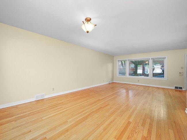 Photo - 7754 S Yates Blvd