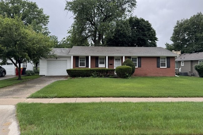Large 3 Bedroom Home in North Ames just of... - Large 3 Bedroom Home in North Ames just of...