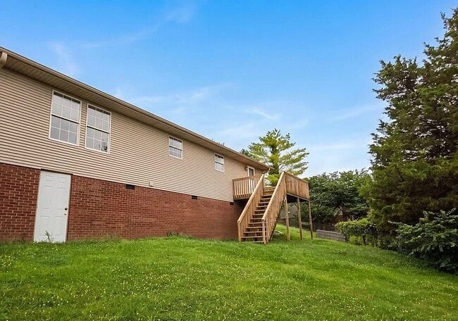 Building Photo - 1321 Twin Brook Dr