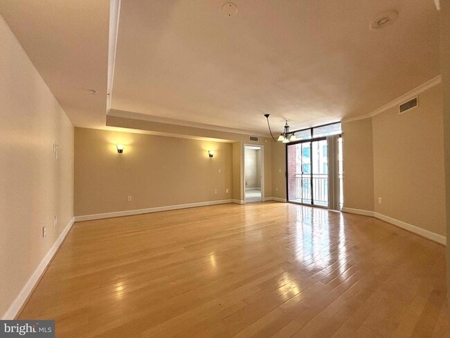 Building Photo - 1201 N Garfield St Unit 519