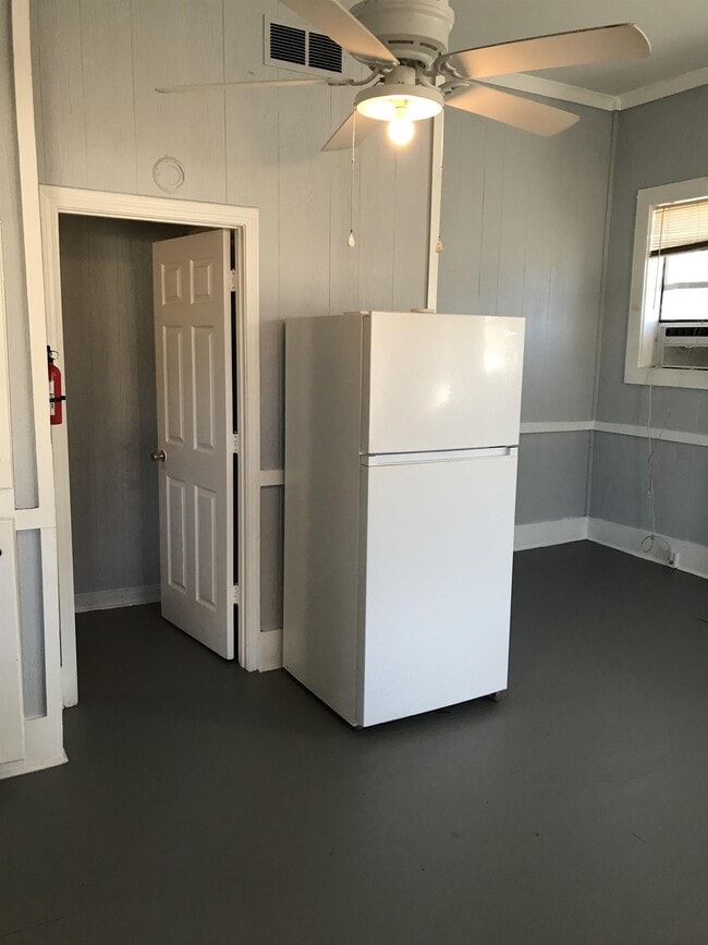 Photo - 822 Edwards St