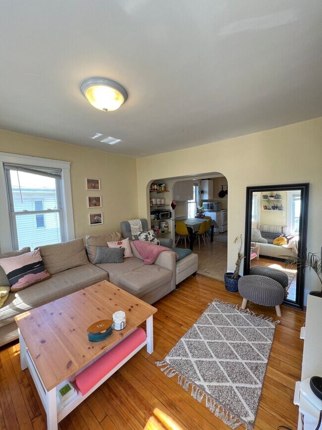 Photo - Awesome 3 bed in Somerville.... don't miss out!!