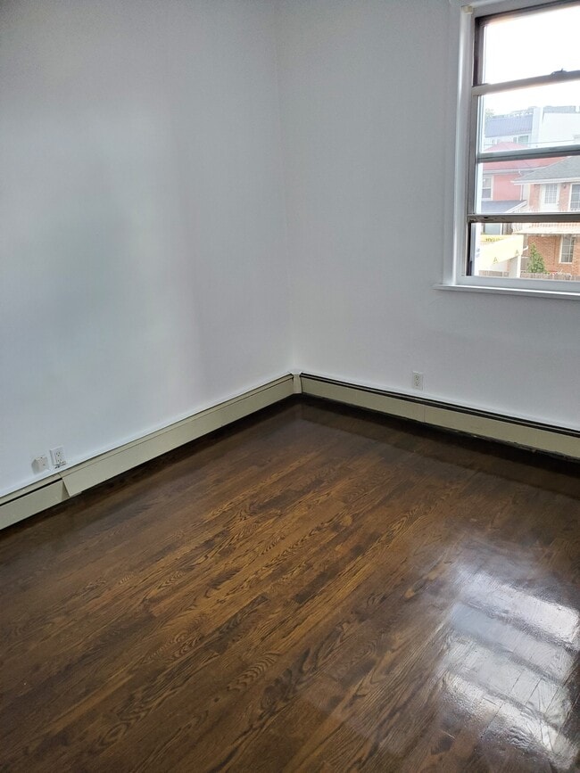 Photo - 2175 48th St