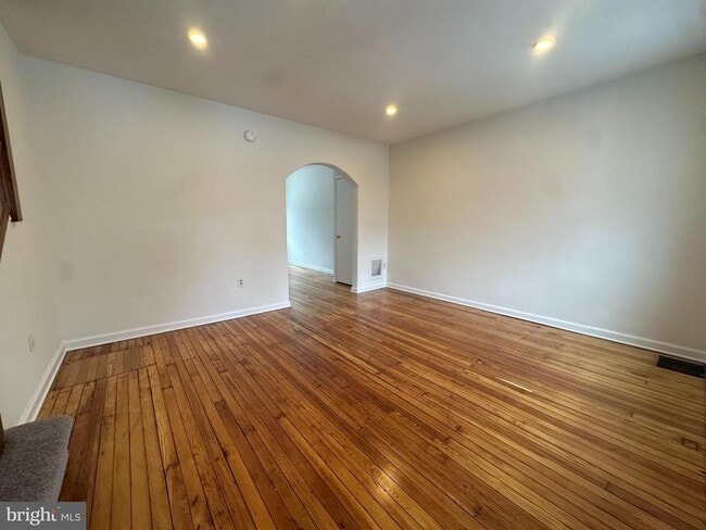 Building Photo - 613 Geddes St