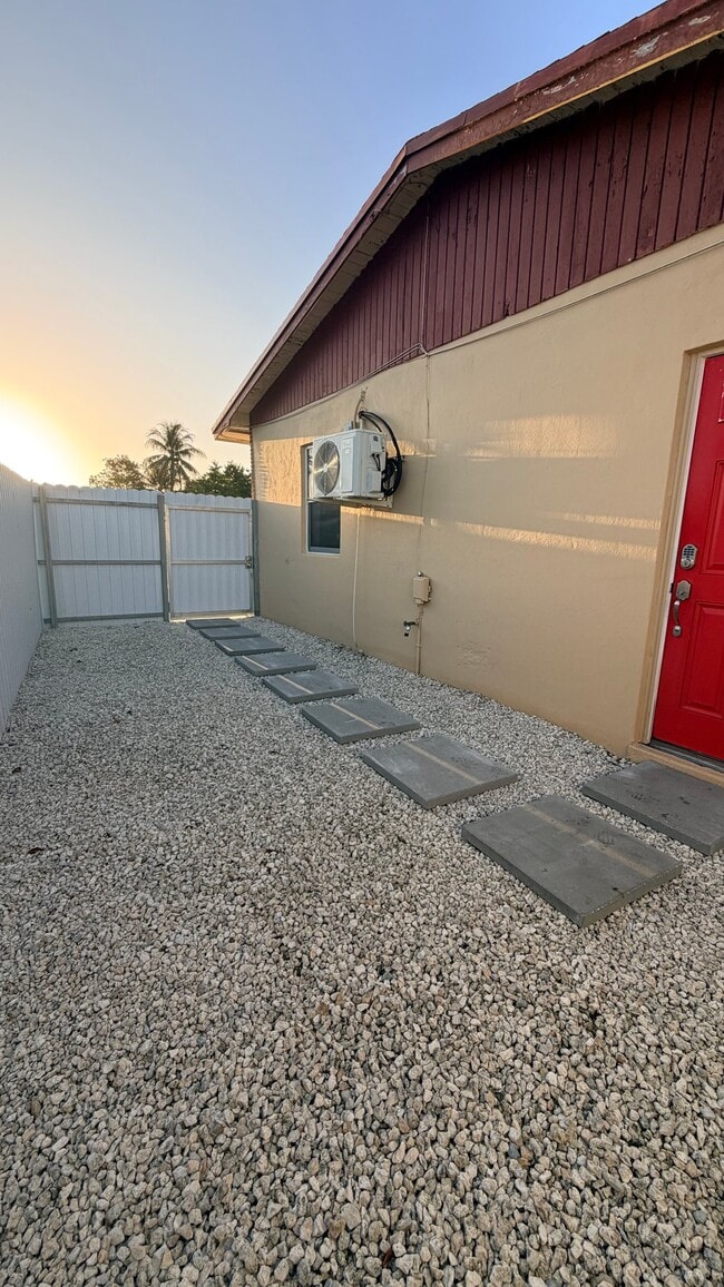 Photo - 2712 SW 118th Ct Unit 1 Bedroom