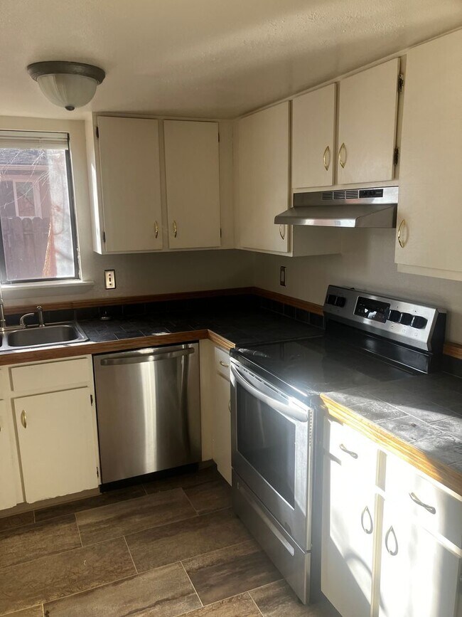 Photo - Pleasant Gunbarrel home 3/2.5/2 car