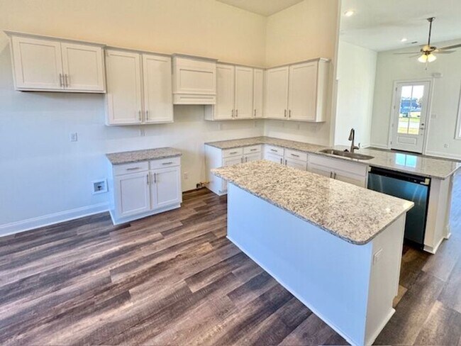 Photo - Move In Special! Now Leasing a 5-bedroom 3 bath home in Olive Branch @ Southbranch.