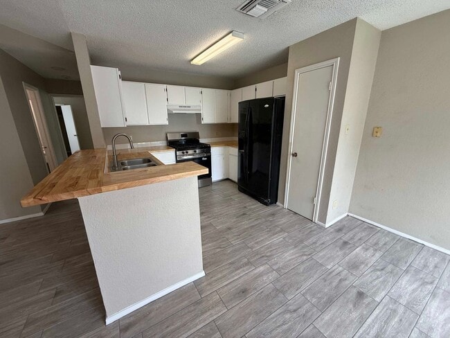 Photo - 1204 Greenbriar Loop