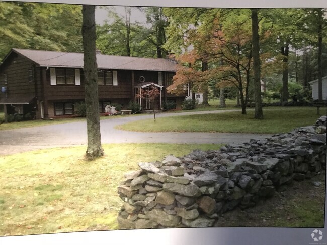Building Photo - 669 Still Hill Rd Rental