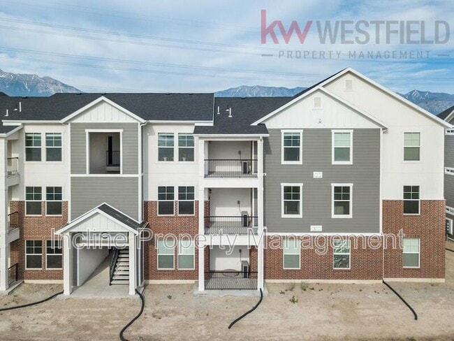 Building Photo - 752 260 W