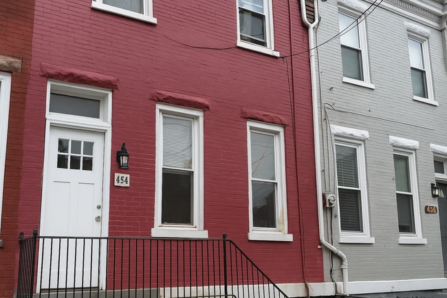 First Floor 1 Bedroom w/ BONUS ROOM and Ce... - First Floor 1 Bedroom w/ BONUS ROOM and Ce... House