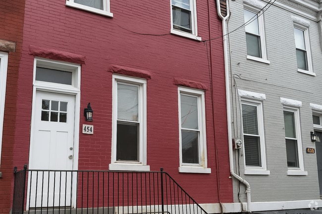 Building Photo - First Floor 1 Bedroom w/ Central Air and B... Rental
