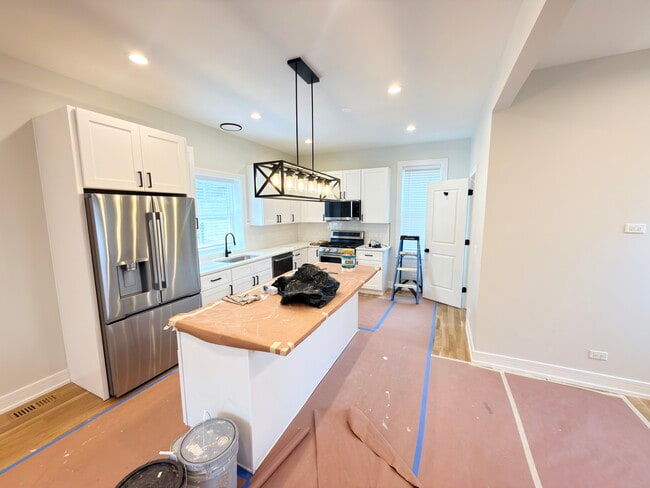 Photo - 858 N Paulina St Unit CH