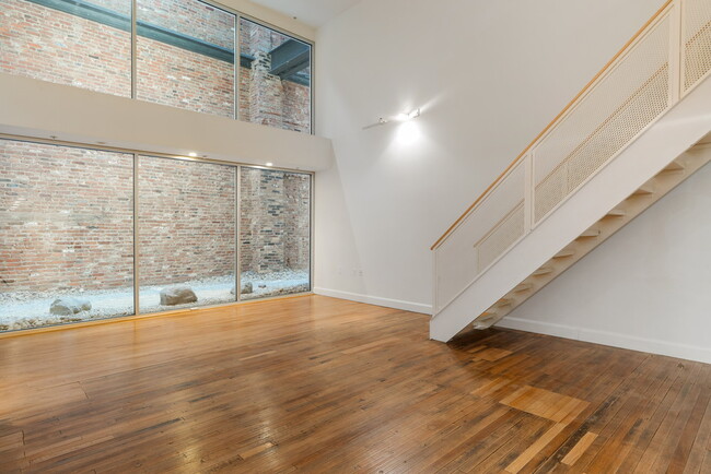 Photo - 106 N High St