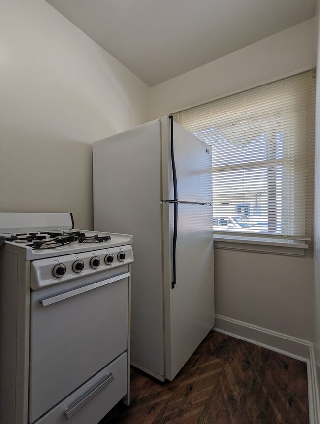 Photo - Great 1 bed/1 bath apartment with solid su...