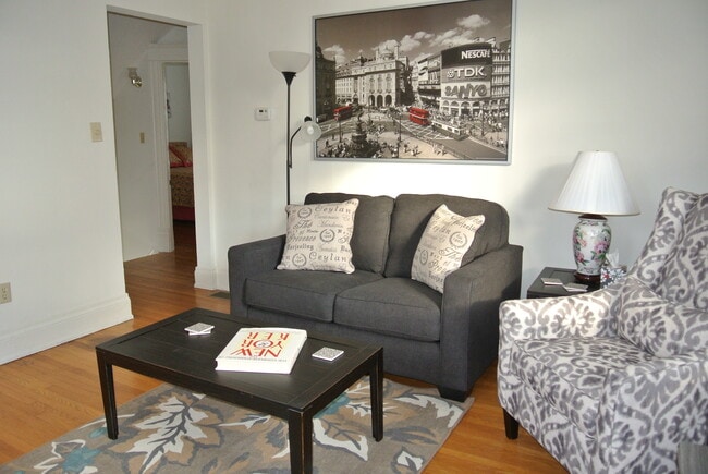 sala de estar o comedor - 3547 Edwards Rd Unidad Apartment #1