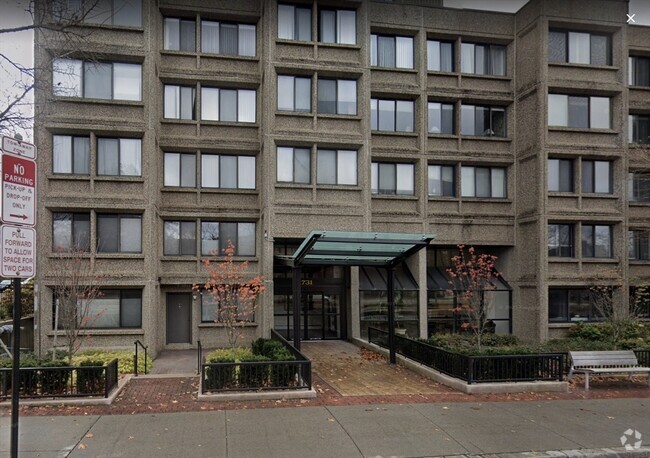 Building Photo - 1731 Beacon St Unit 1507 Rental