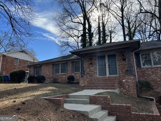 Building Photo - 825 Marstevan Dr NE Rental