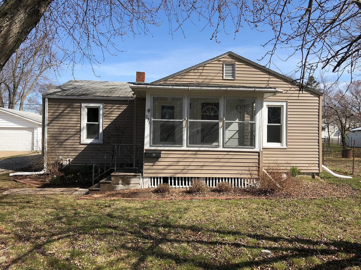 Check this Lovely 2-Bedroom Home! - Check this Lovely 2-Bedroom Home!