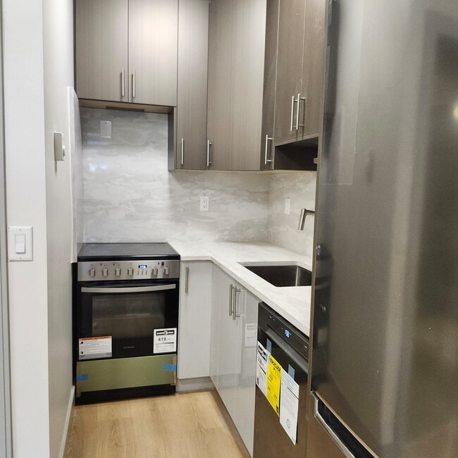 Photo - 1450 Fulton Av
