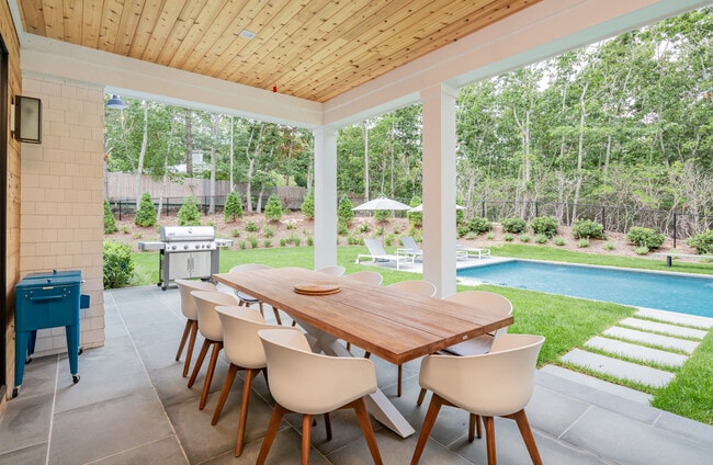 Photo - 65 Island View Dr W