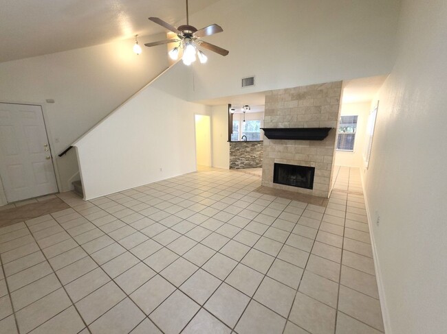 Photo - 1600 Hollow Tree Blvd
