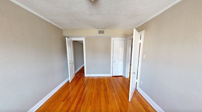 4333 Roanoke Pkwy