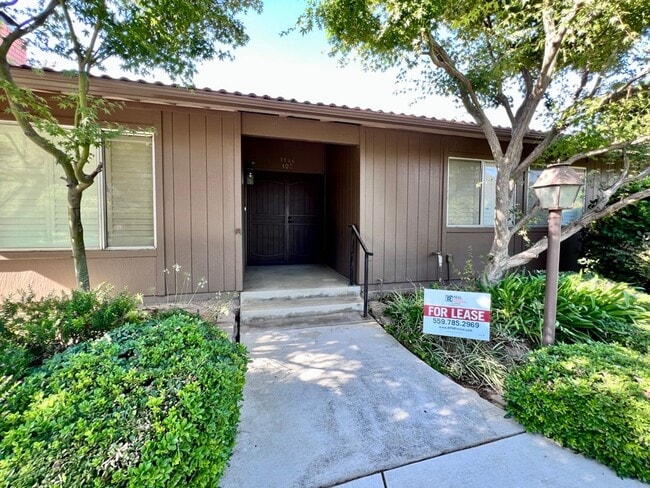 Building Photo - $2150. Shaw & Van Ness, 3 Bedroom Condo- S...