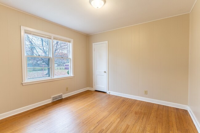 Photo - 2123 Lawndale Ave