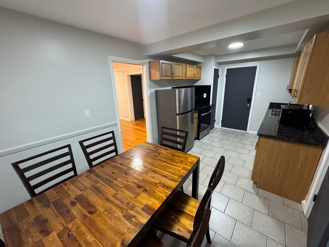 Photo - 4023 Okalona Rd