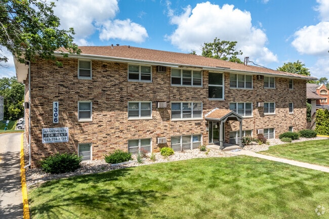 Photo - The Drake Apartments