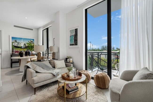 Building Photo - 1030 15th St Unit PH3