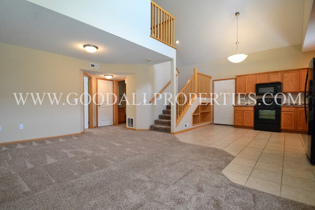 Photo - 3 bedroom, 2.5 Bath Townhome in Urbandale