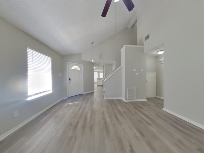 Photo - 2013 Greenwood Dr
