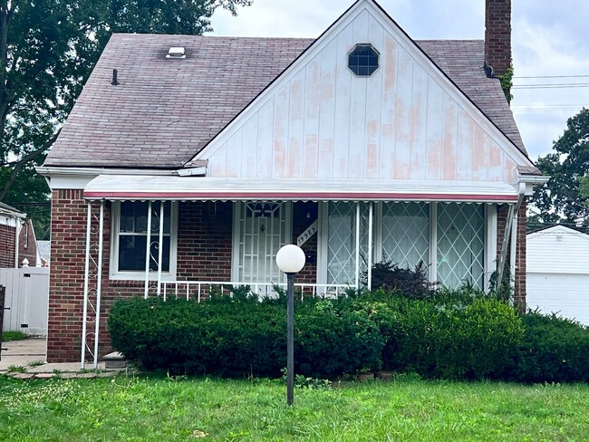 Building Photo - 19989 Strathmoor St