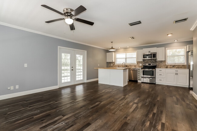 Photo - 1209 NE 6th Ct