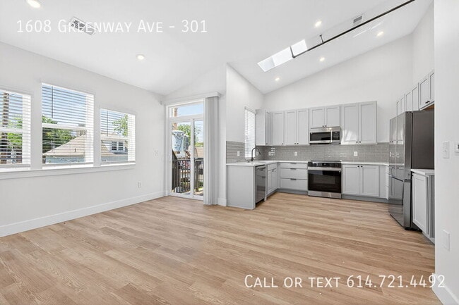 Building Photo - 1608 Greenway Ave Unit 301