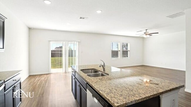 Photo - 830 Oakhurst Dr